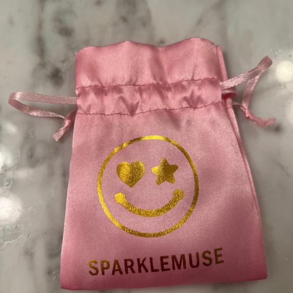 NIP SPARKLEMUSE CREAM STAR EARRINGS - Picture 4 of 8